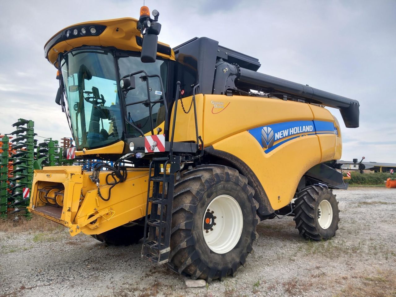 E-FARM: New Holland cx 6.90 - Moissoneuse-batteuse - id I44AMNP - 130 000 € - Année: 2019 - Lecture du nombre d'heure: 1 270,France