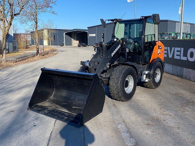 E-FARM: Doosan dl 80-7 - Radlader - id KAS3VVR - 53.500 € - Baujahr: 2023 - Abgelesene Motorstunden: 9,Motorleistung (PS): 75,Deutschland