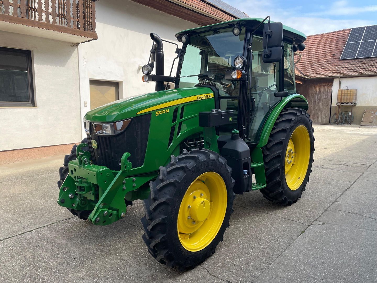 E-FARM: John Deere 5100M - Traktor - id D3AVBAW - 73.451 € - Baujahr: 2023 - Abgelesene Motorstunden: 150,Motorleistung (PS): 100,Österreich