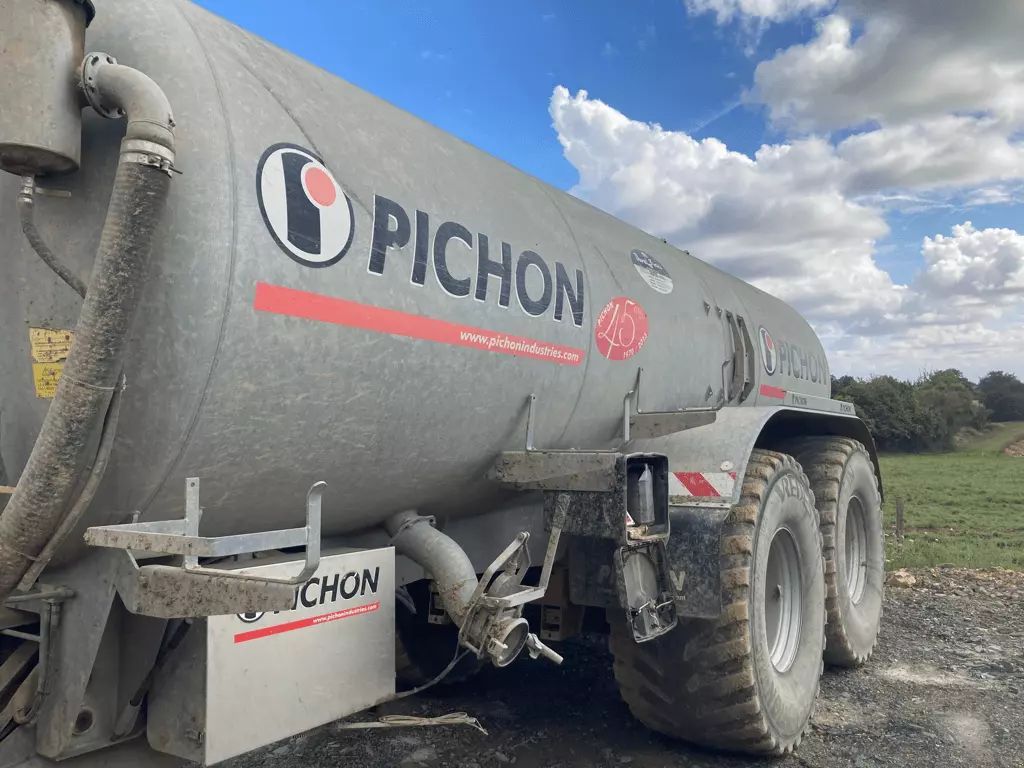 E-FARM: Pichon tci 20700 - Tracteur - id CHQRIMQ - Année: 2015 - France