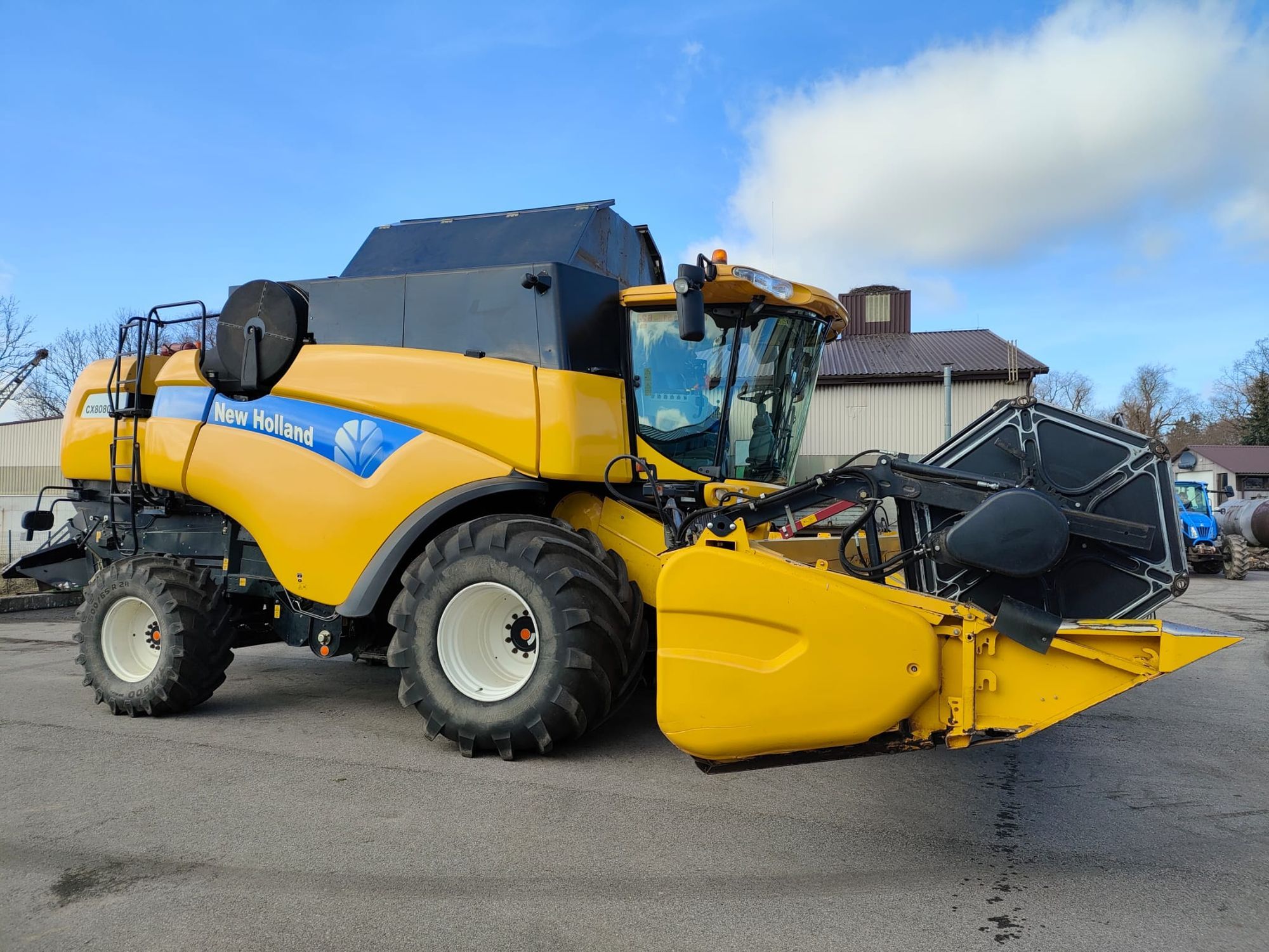 E-FARM: New Holland CX 8080 - Mähdrescher - id GMIHA4N - 124.999 € - Baujahr: 2012 - Abgelesene Motorstunden: 2.450,Motorleistung (PS): 360,Lettland