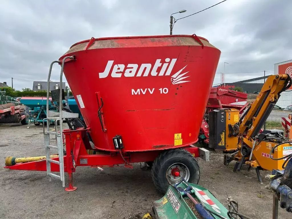 E-FARM: Jeantil mvv 10 - Mixer feeder - id UFB4BU3 - €9,000 - Year of construction: 2012 - France