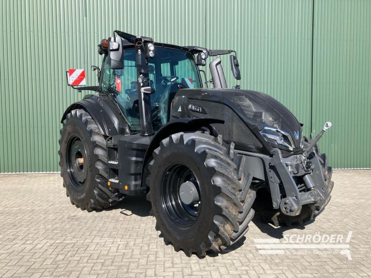 Valtra Q 305 Tractor €183,900