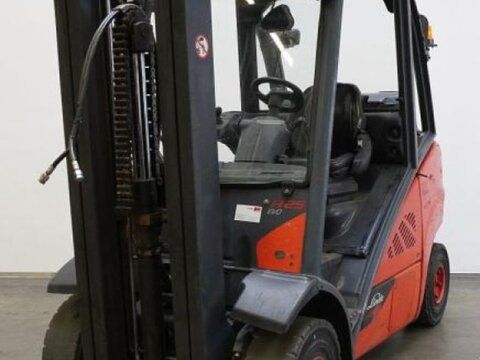 E-FARM: Linde h 25 t evo 392-02 - Stivuitor - id UMKYFDW - 11.900 EUR - Anul: 2014 - Citeste ore: 9.675,Germania