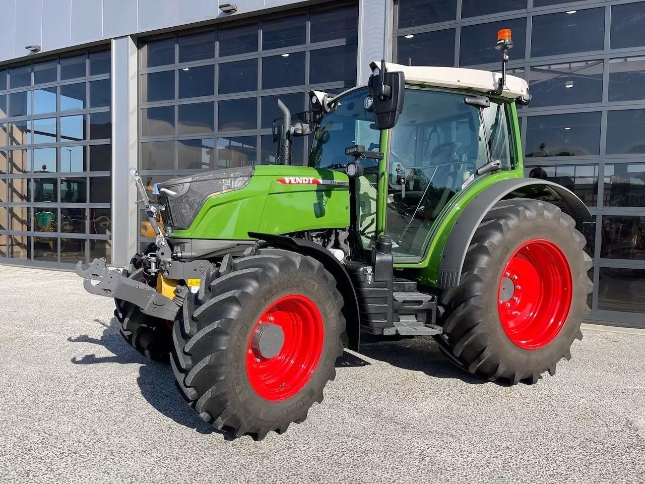 E-FARM: Fendt 211 Vario - Traktor - id 4ICJIX7 - 128 500 € - Rok produkcji: 2022 - Motogodziny: 260,Moc silnika: 99,Niderlandy