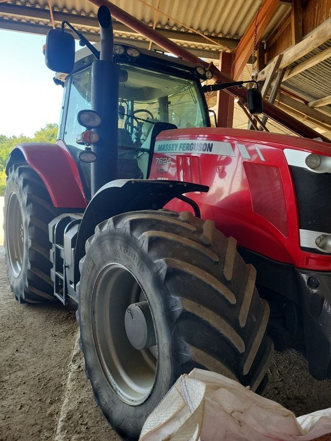 E-FARM: Massey Ferguson 7624 Dyna-6 Exclusive - Traktor - id ALF7WYJ - 65.000 € - Baujahr: 2015 - Abgelesene Motorstunden: 4.550,Motorleistung (PS): 240,Frankreich