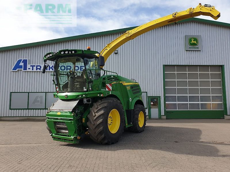 E-FARM: John Deere 8500 - Cosechadora de forraje autopropulsada - id KM6GYUF - 259.000 € - Año: 2019 - Horas: 2267,Alemania