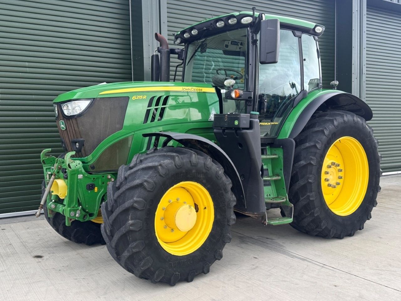 E-FARM: John Deere 6215 R - Tractor - id DYB5DMQ - €94,779 - Year of construction: 2020 - Engine hours: 4,943,Engine power (HP): 215,United Kingdom