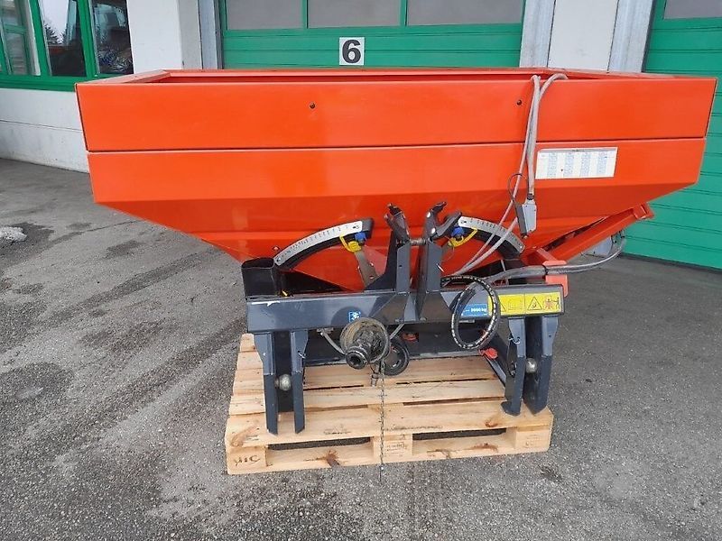 Rauch MDS 20.2 Fertiliser spreader €10,900