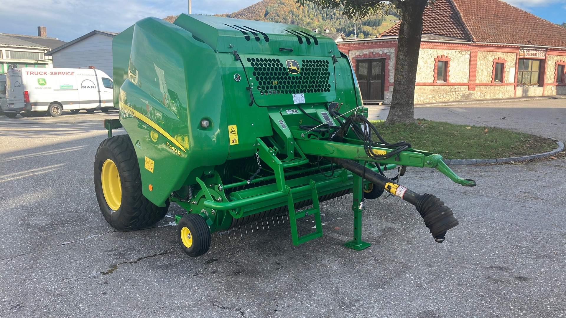 John Deere F 440 R baler €28,900