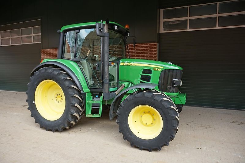 E-FARM: John Deere 6230 - Tractor - id DUXZDNZ - €47,000 - Year of construction: 2011 - Engine hours: 3,870,Engine power (HP): 95,Germany