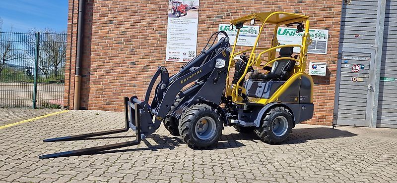 Eurotrac w11 26 ps hoflader 2,90m arm radlader schutzdach, 3.&4. steuerkreis, hydr. schnellwechsler komfortsitz brems.inch-pedal breitreifen Cargadora de dirección deslizante 19.300 €
