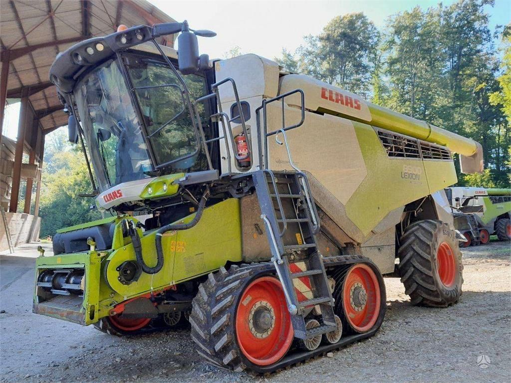 Claas Lexion 8900 Terra Trac Combine harvester €430,000
