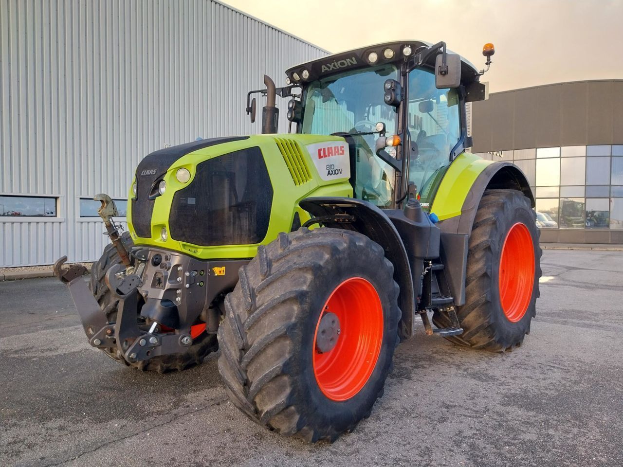 E-FARM: Claas Axion 810 - Traktor - id 4H44WHT - 69 000 € - Rok produkcji: 2015 - Motogodziny: 4450,Moc silnika: 205,Francja