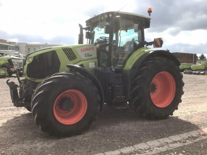 Claas Axion 870 CMATIC tractor €75,000