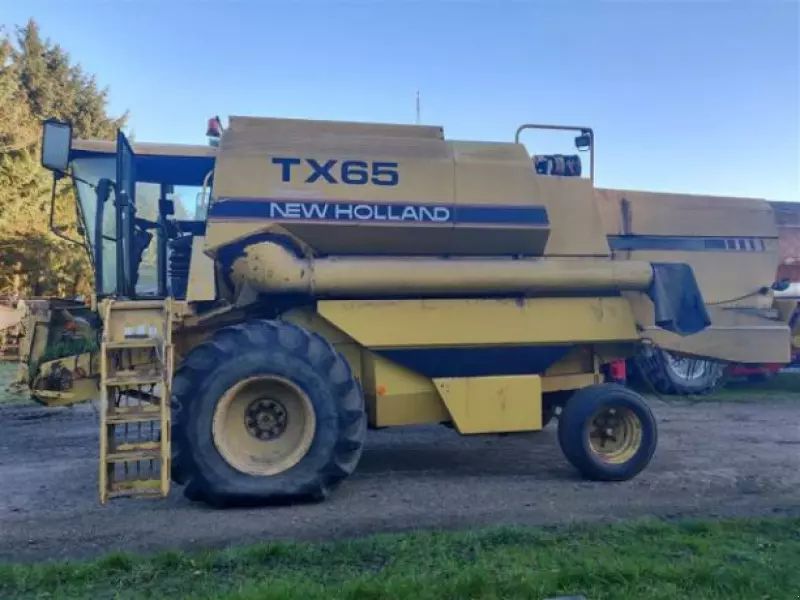 New Holland TX 65 Kombájn
