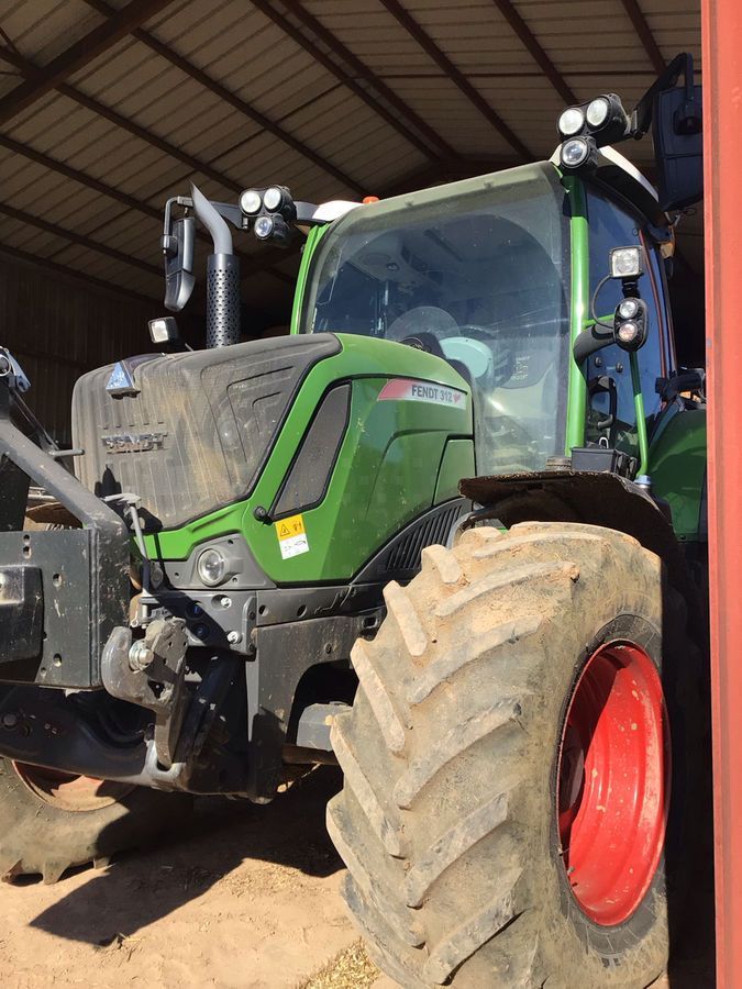 E-FARM: Fendt 312 Vario - Trattore - id GKVE8QN - Anno di costruzione: 2020 - Ore: 4.500,Potenza del motore: 133,Francia