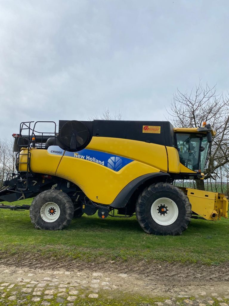 E-FARM: New Holland CR 9060 Elevation - Moissoneuse-batteuse - id GL8MZGK - 75 000 € - Année: 2007 - Lecture du nombre d'heure: 3 600,France