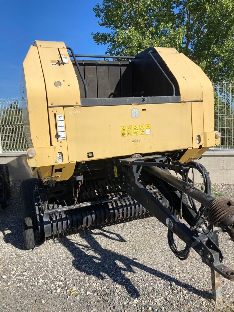 E-FARM: New Holland BR740 - Presse à balles - id QP8CKXM - 7 000 € - Année: 2006 - Balles produites: 10 500,France