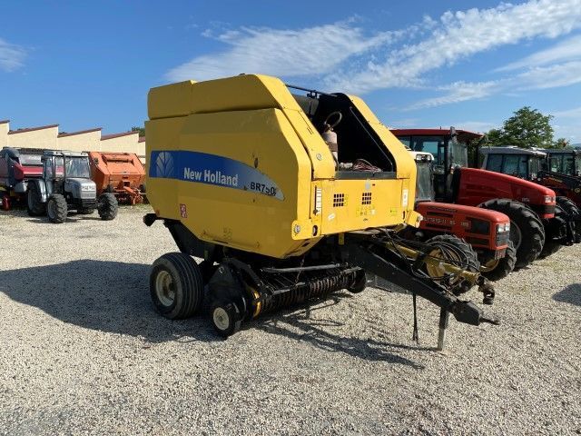 E-FARM: New Holland BR750 - Presse à balles - id T2BF8A5 - 8 000 € - Année: 2005 - Italie