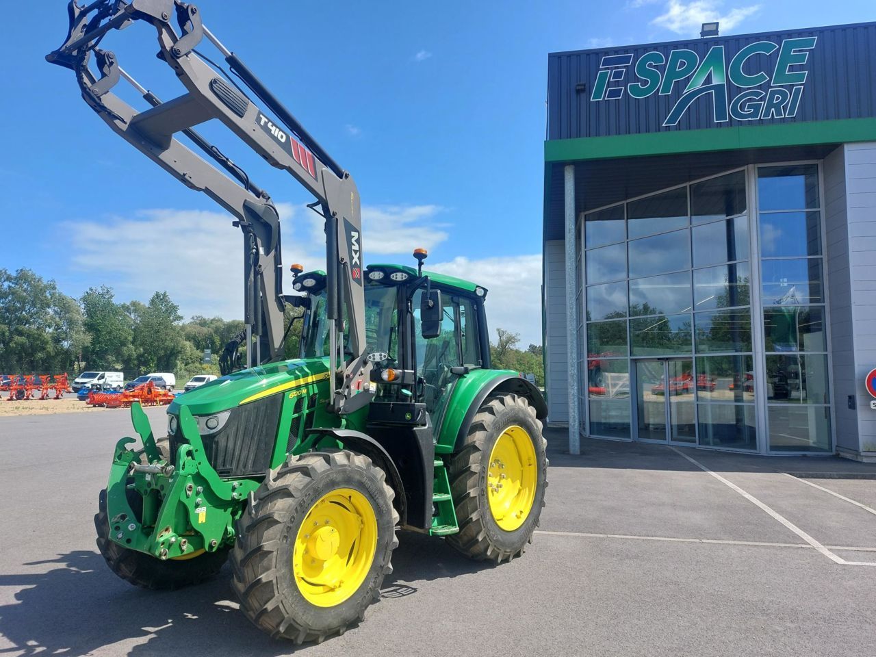 John Deere 6120 M Tractor €87,000