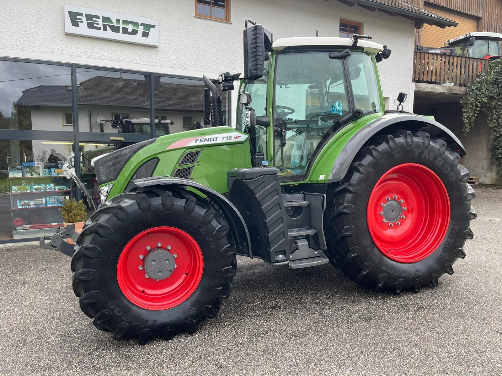 Fendt 718 Vario Tractor €119,000