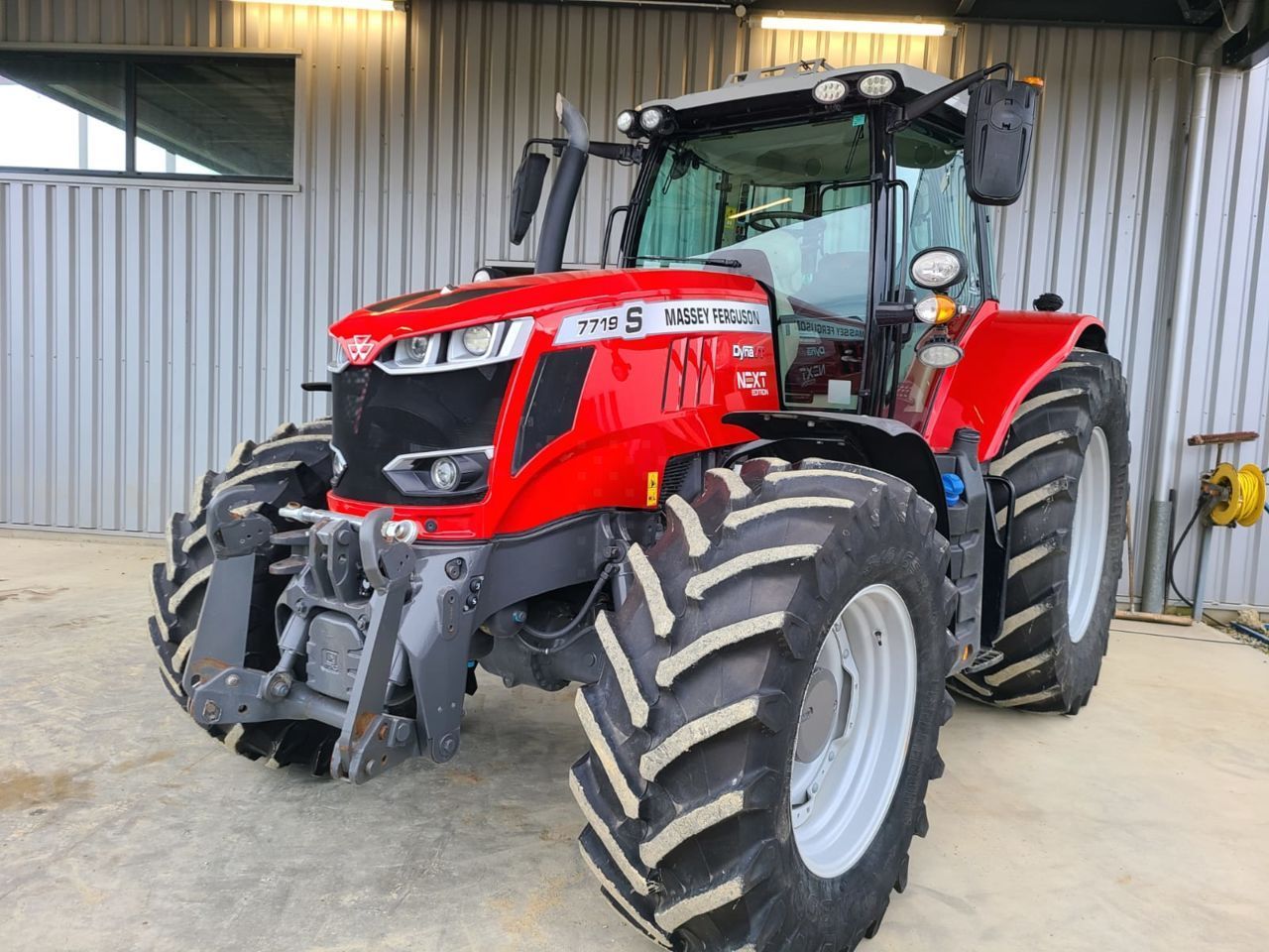 Massey Ferguson 7719 S Tractor 108.000 EUR