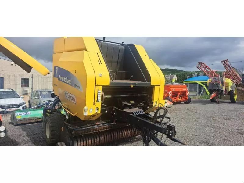 E-FARM: New Holland BR7070 Crop Cutter - Baler - id SLVHIBN - Year of construction: 2011 - France