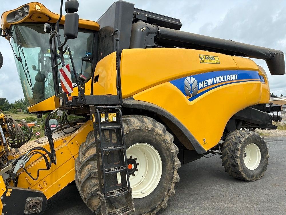 E-FARM: New Holland CX 6080 Elevation - Kombajn zbożowy - id 1MCUUMV - 70 000 € - Rok produkcji: 2013 - Motogodziny: 3778,Francja