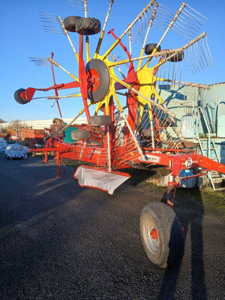 E-FARM: Pöttinger EuroTop 881 A - Tedder - id C3JZNEI - €13,900 - Year of construction: 2009 - France