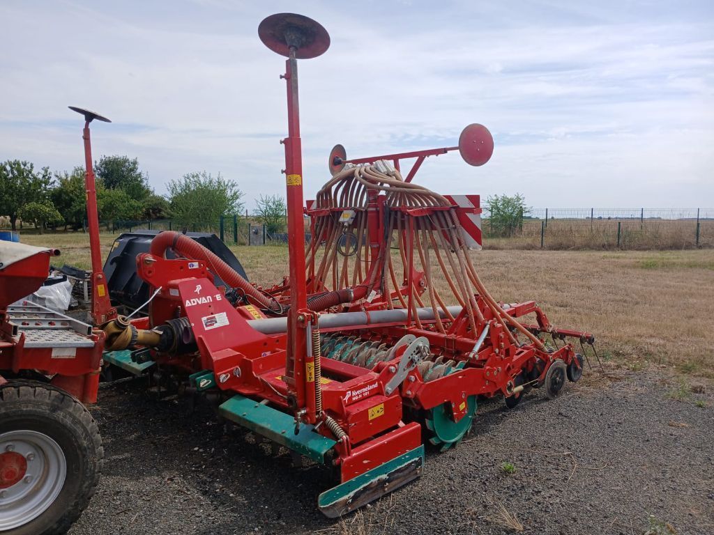 E-FARM: Kverneland ng-h 101 + trémie frontale 3 accord df1 - Siewnik rzędowy/agregat uprawowo-siewny - id WFHLQTI - 28 000 € - Rok produkcji: 2014 - Francja