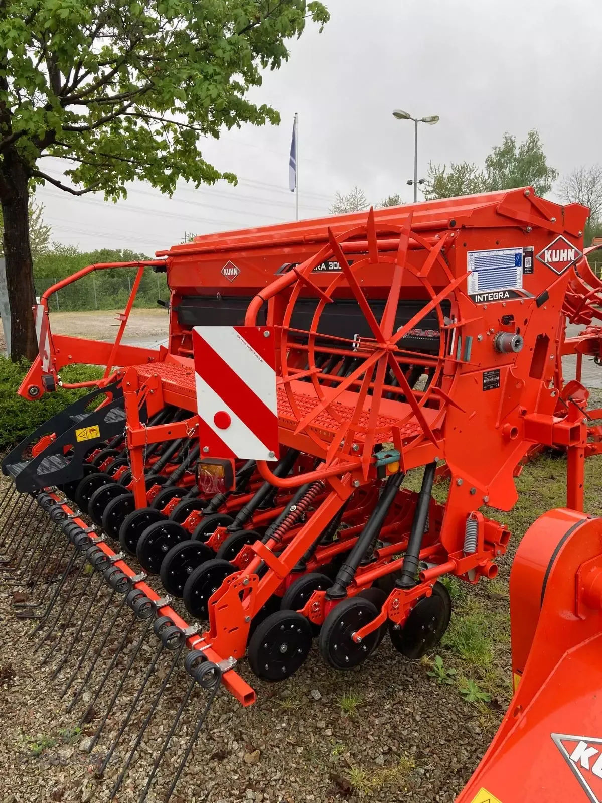 E-FARM: Kuhn integra 3003 - Taladro - id A4Y8LXL - 16.723 € - Año: 2023 - Alemania