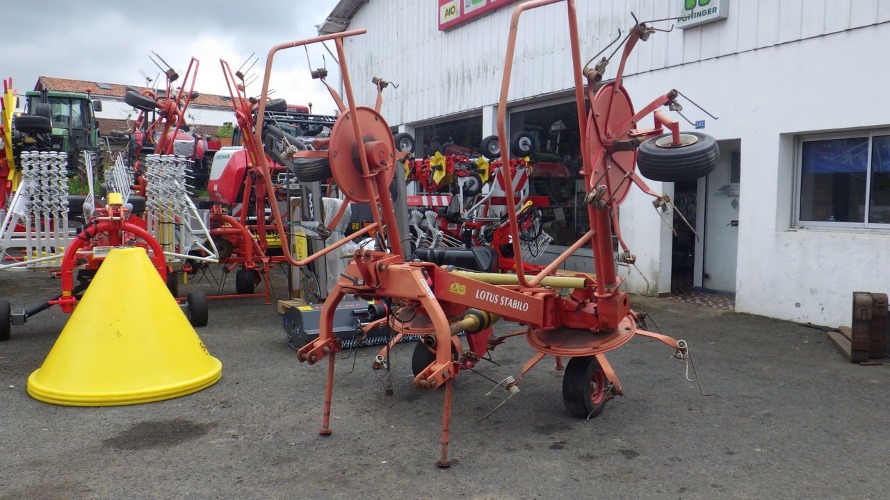 E-FARM: Lely lotus stabilo 520 - Kreiselheuer - id JZMPMU9 - Baujahr: 2000 - Frankreich