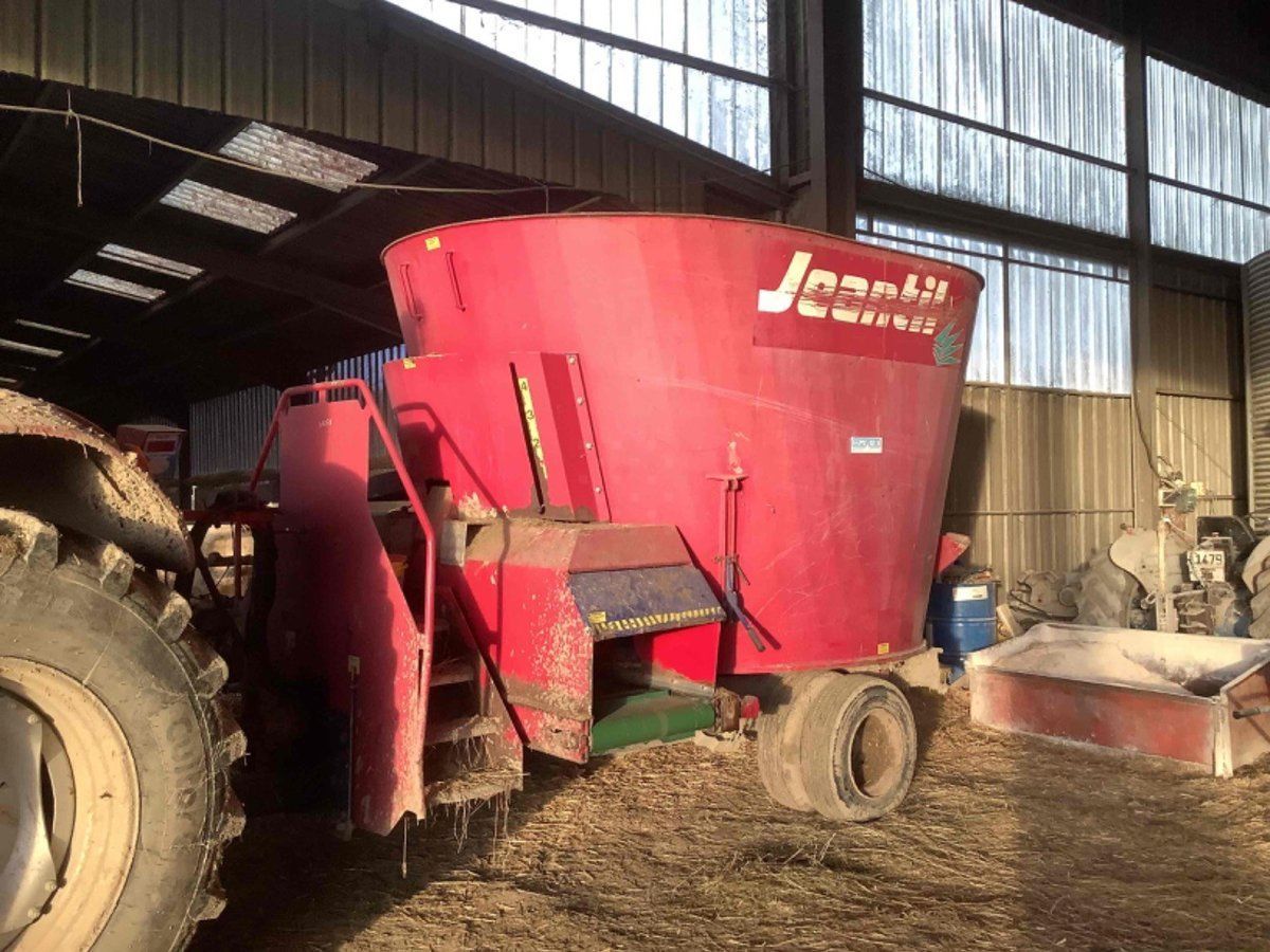 E-FARM: Jeantil vm17 - Mixer feeder - id RARDCXB - €6,750 - Year of construction: 2002 - France