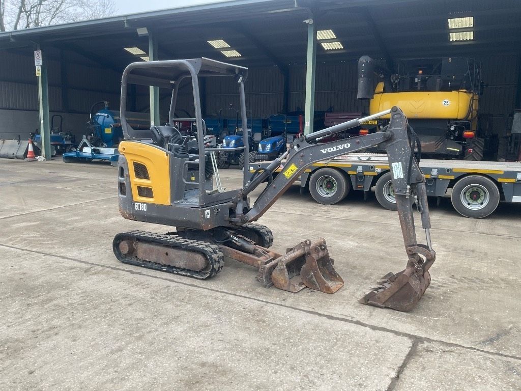 VOLVO ec 18 Mini excavator €10,090