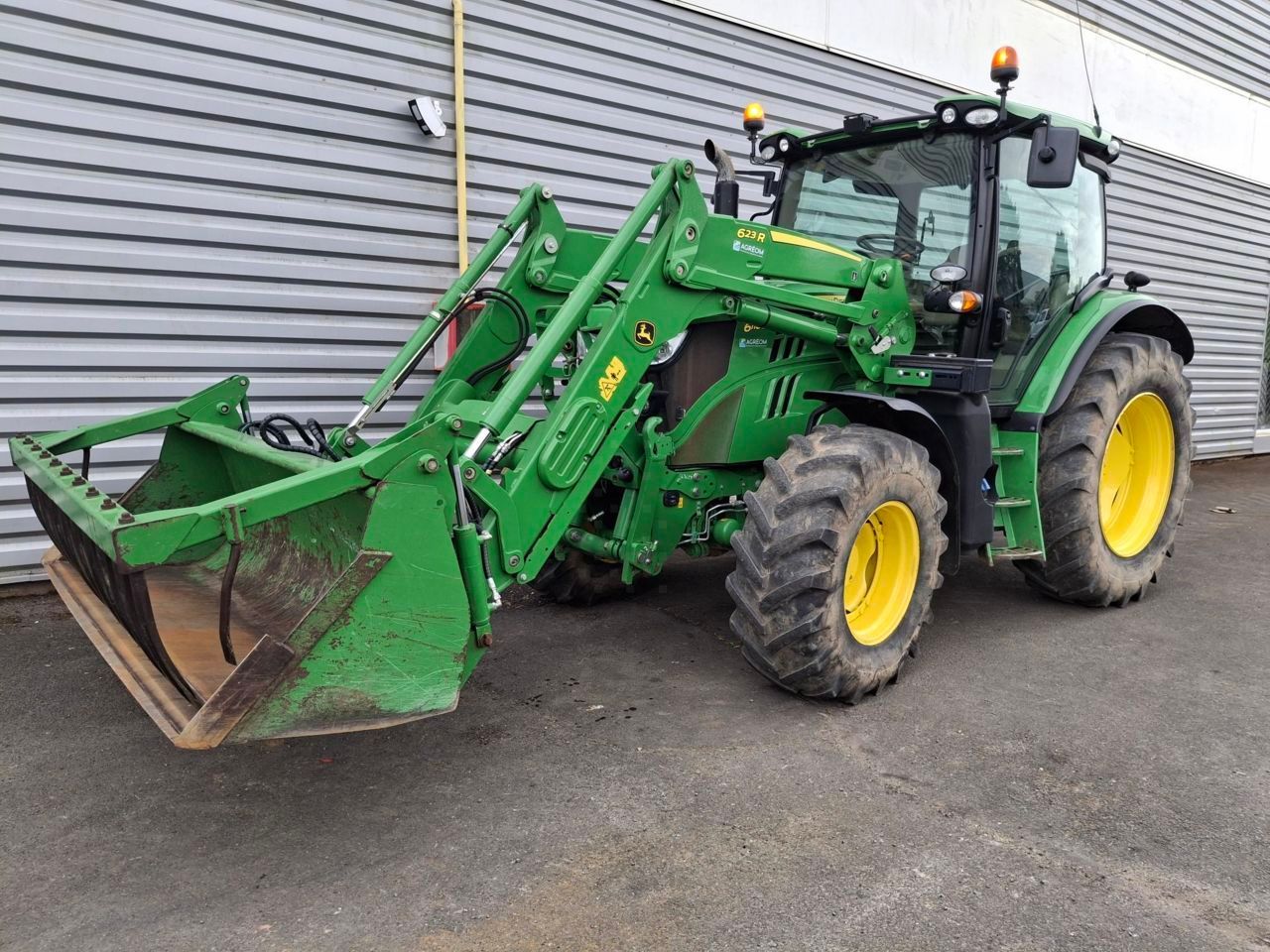 E-FARM: John Deere 6110 R - Tractor - id 5LQEYFM - 92.000 € - Año: 2017 - Horas: 2975,Potencia del motor: 110,Francia