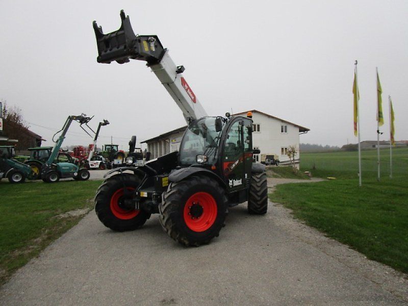 E-FARM: Bobcat tl 38.70 hf - Teleskopický nakladač - id 1R4HNRQ - 77 143 € - Rok výroby: 2023 - Hodiny motoru: 650,Německo