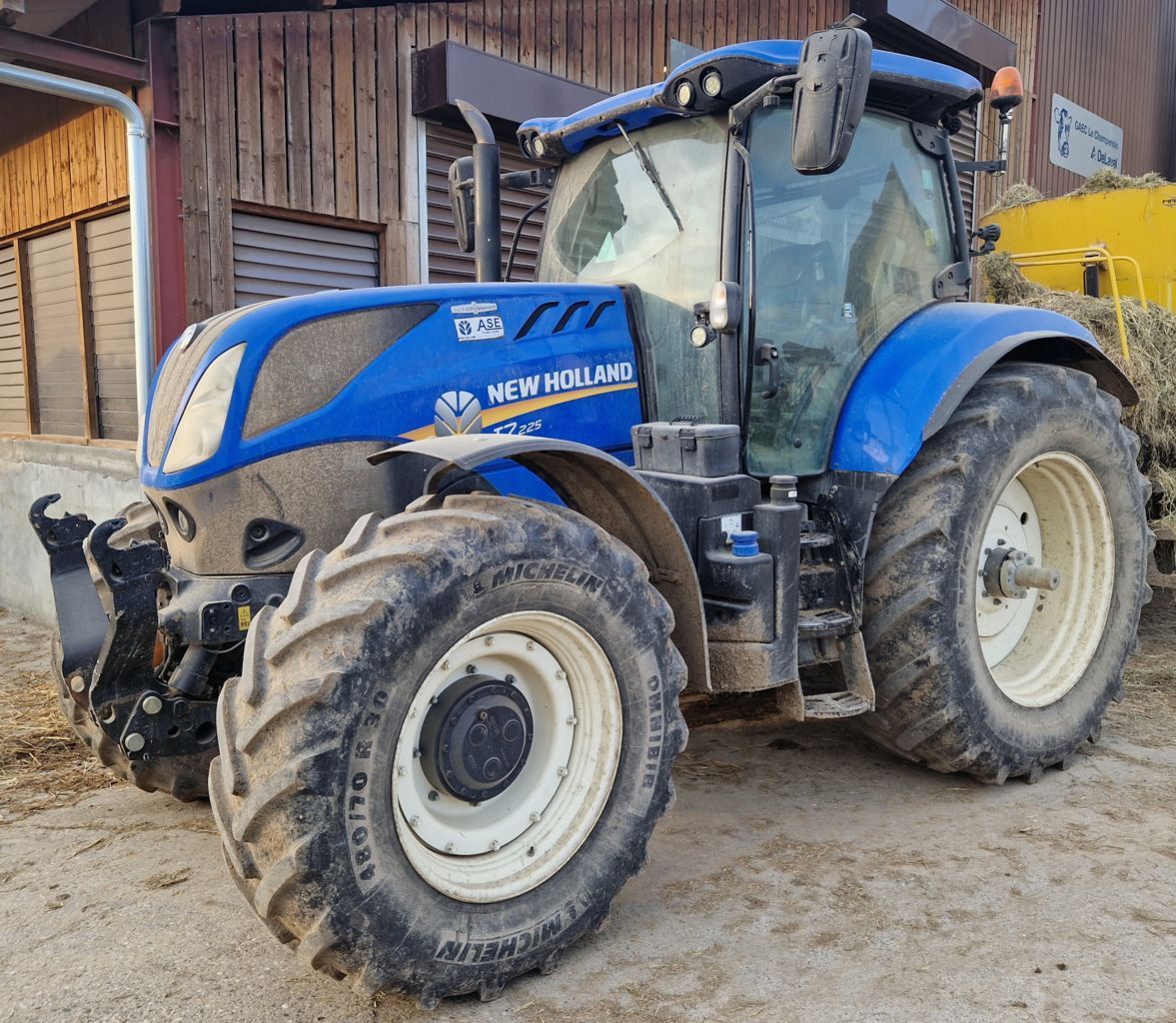 E-FARM: New Holland T7.225 - Tractor - id DNZ1568 - Año: 2017 - Horas: 5300,Potencia del motor: 200,Francia
