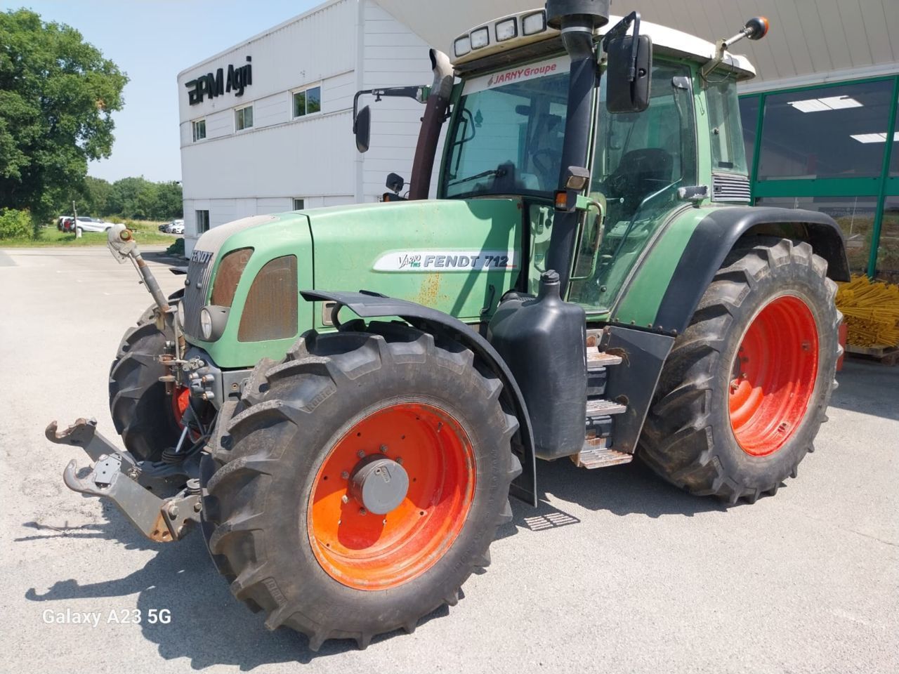 E-FARM: Fendt 712 Vario - Tracteur - id GNGVKBQ - 37 000 € - Année: 2004 - Lecture du nombre d'heure: 11 300,Puissance du moteur (chevaux): 125,France