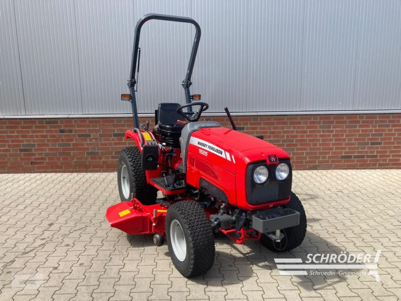 Massey Ferguson 1525 tractor €19,600