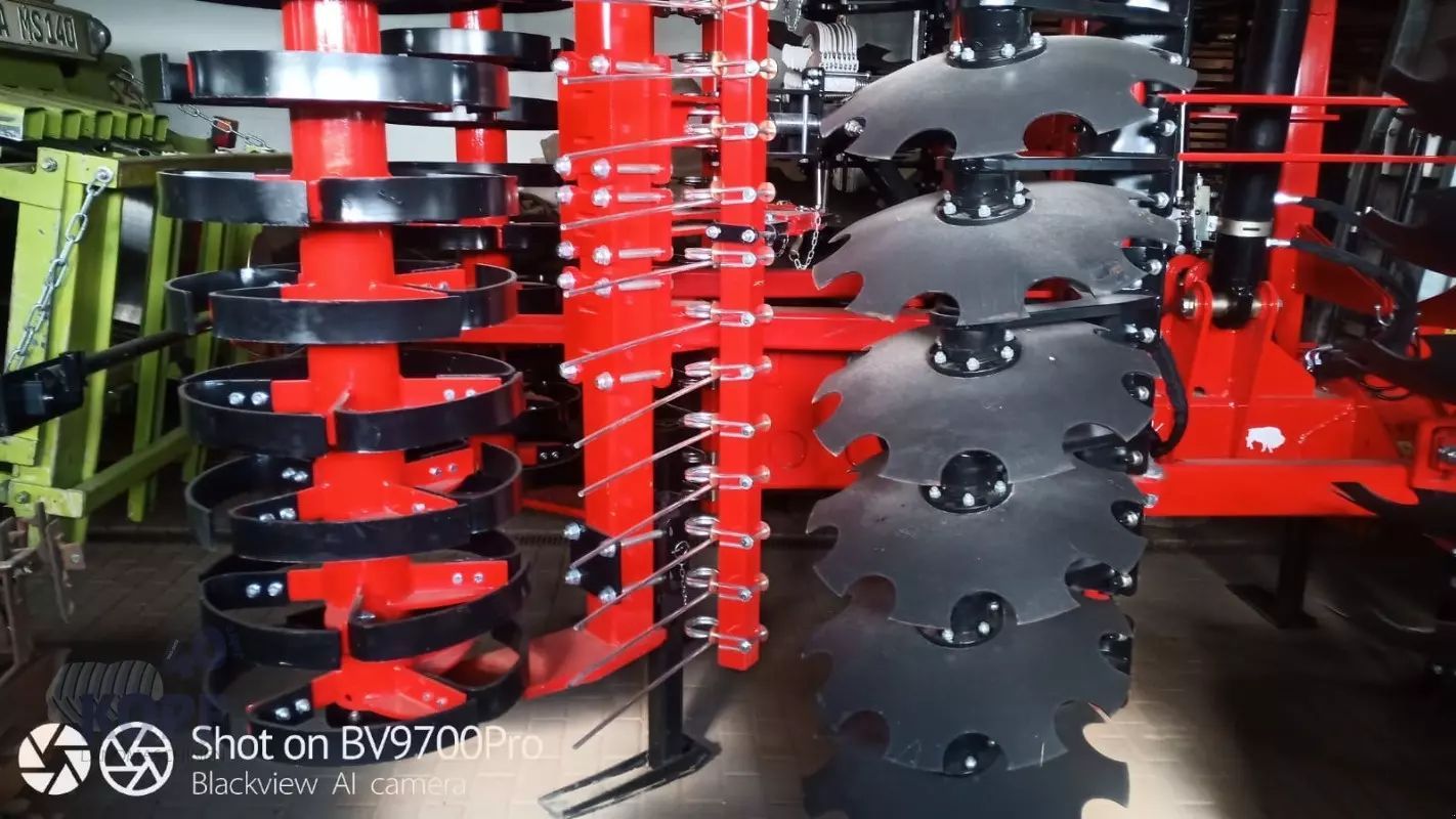 AKPIL scheibenegge akpil bison xl / 4,0 m hydrl. klappbar Brona talerzowa i talerzówka kompaktowa 19 900 €