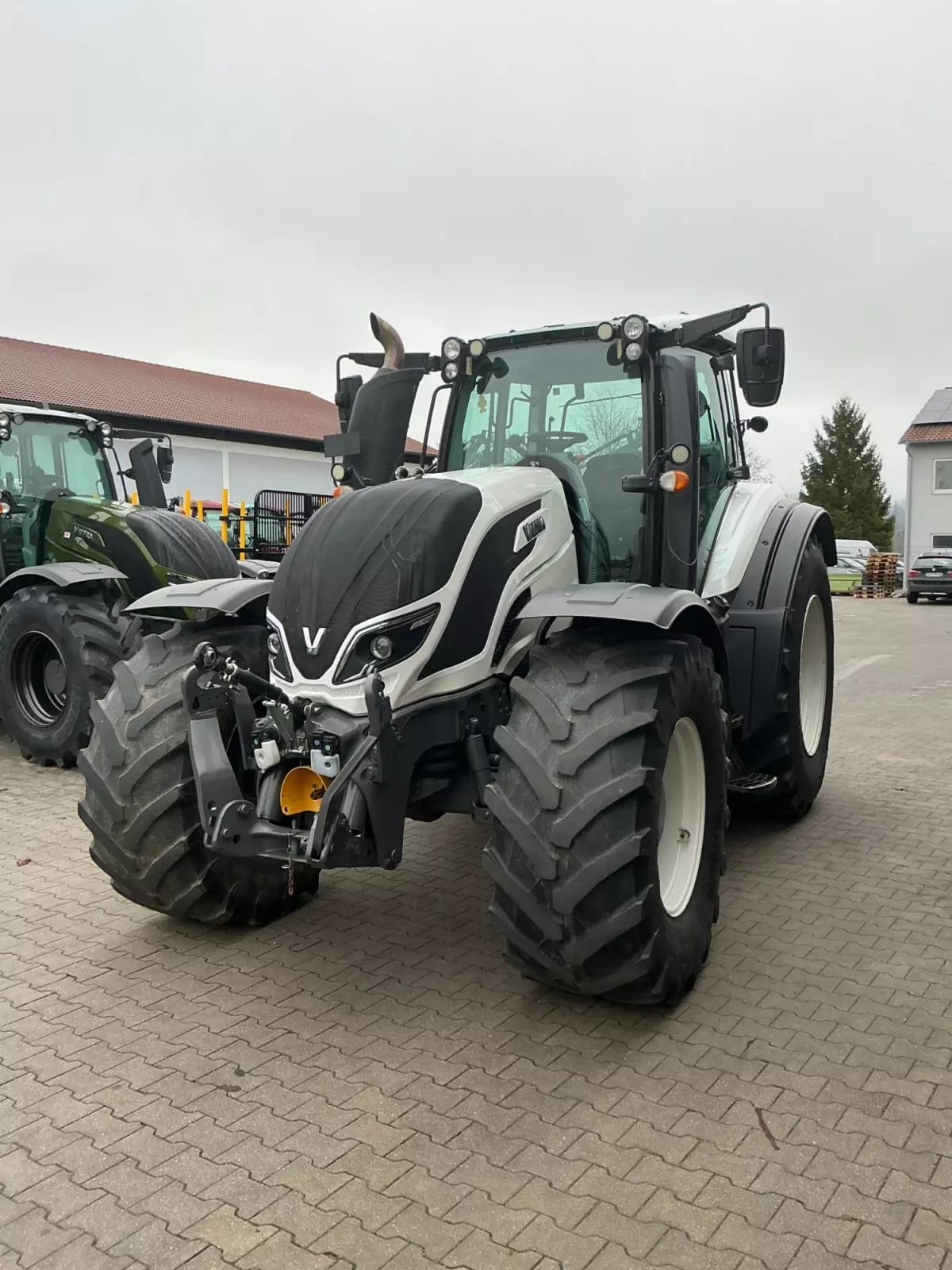 Valtra T214 Τρακτέρ 64.706 €