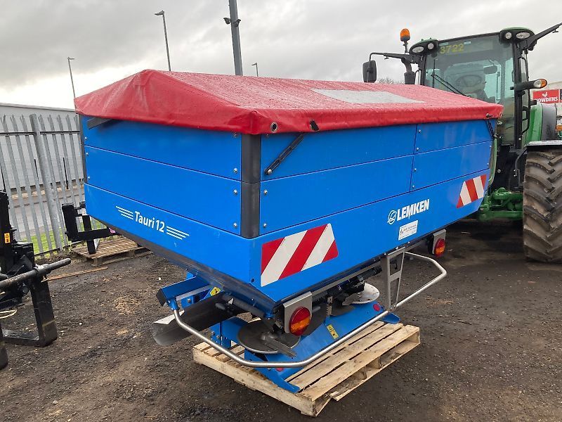 E-FARM: Lemken Tauri 12 - Rozsiewacz nawozów - id M36YAC3 - 13 257 € - Rok produkcji: 2020 - Zjednoczone Królestwo
