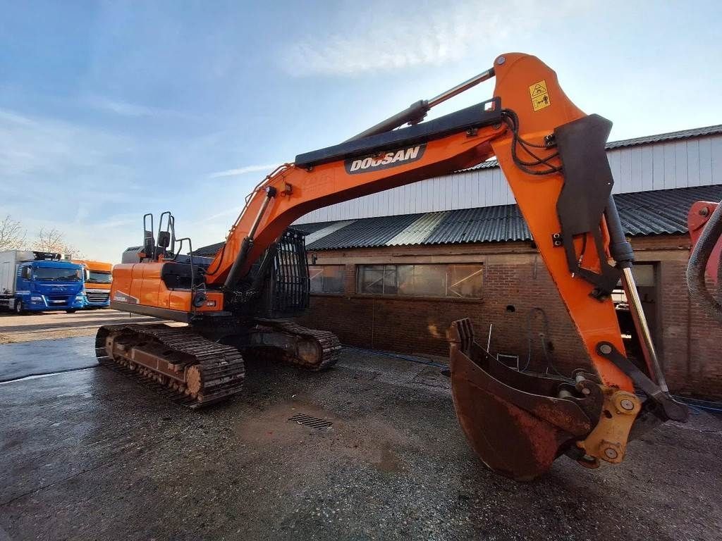 Doosan dx235lc Crawler excavator €66,500