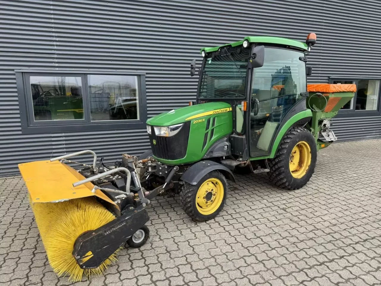E-FARM: John Deere 2036R - Tracteur - id IK8PRRM - 25 442 € - Année: 2017 - Lecture du nombre d'heure: 1 065,Puissance du moteur (chevaux): 36,Danemark