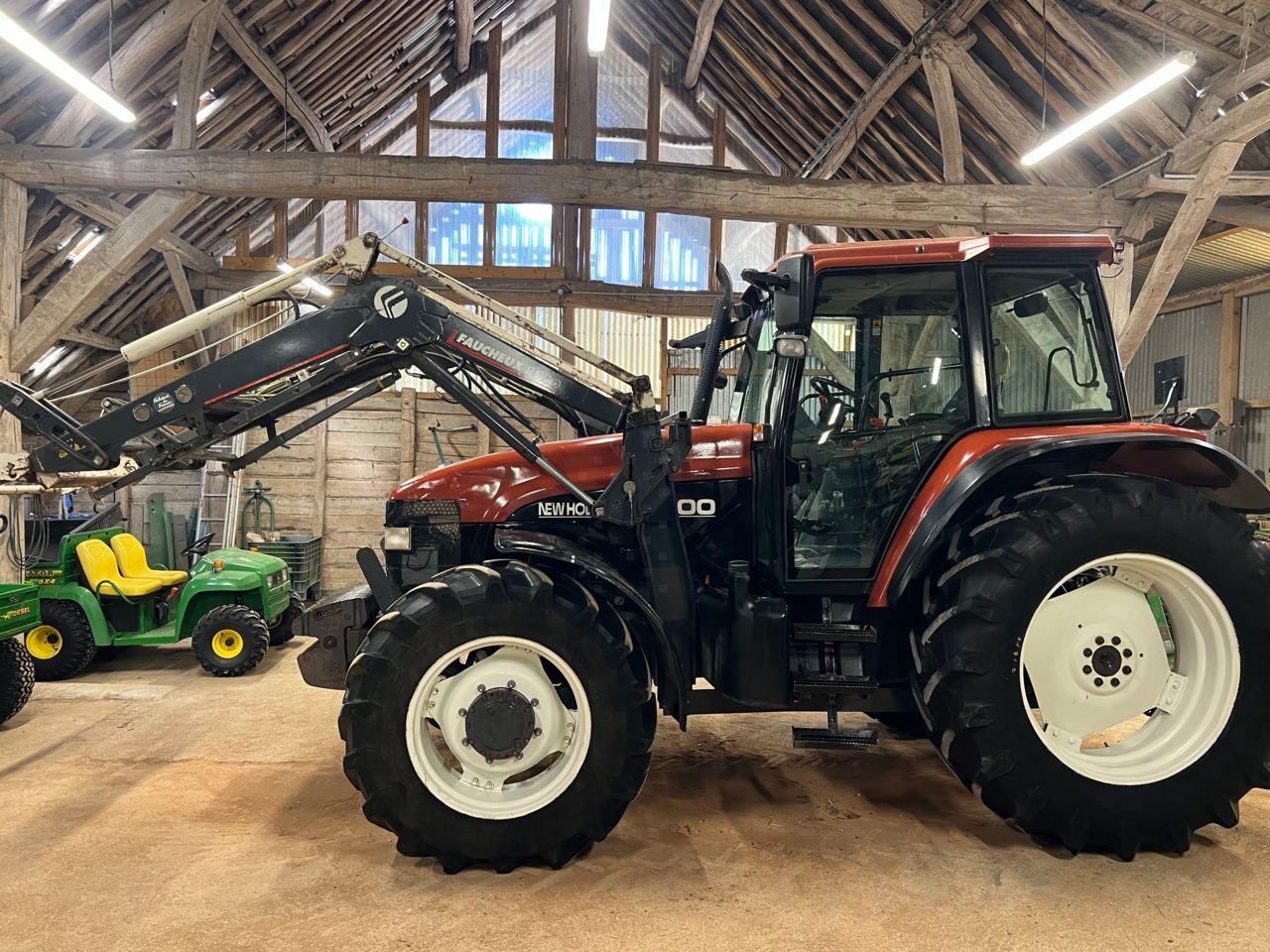 New Holland M 100 Trattore 31.500 €