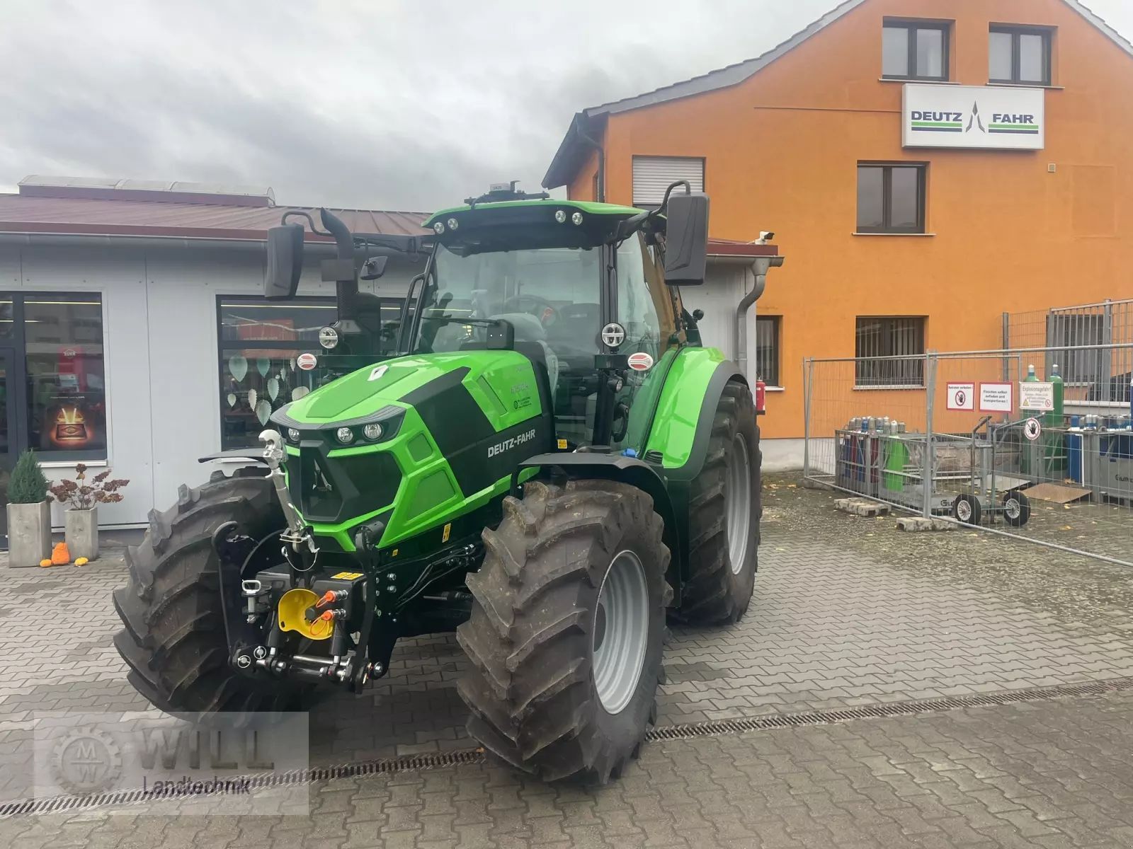 E-FARM: Deutz-Fahr 6150.4 TTV - Traktor - id 7NJPGDC - 121.849 € - Leto izgradnje: 2023 - Število ur motorja: 150,Moč motorja (HP): 151,Nemčija