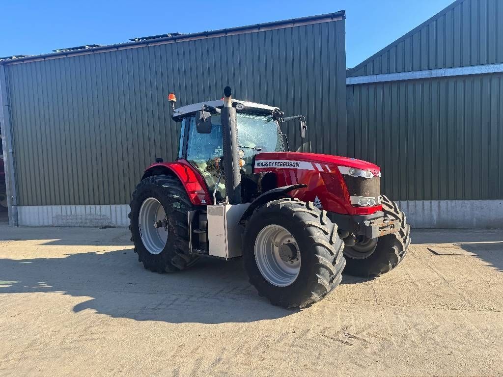 E-FARM: Massey Ferguson 7716 - Traktor - id GWPB1PF - 50.871 € - Baujahr: 2017 - Abgelesene Motorstunden: 5.293,Vereinigtes Königreich