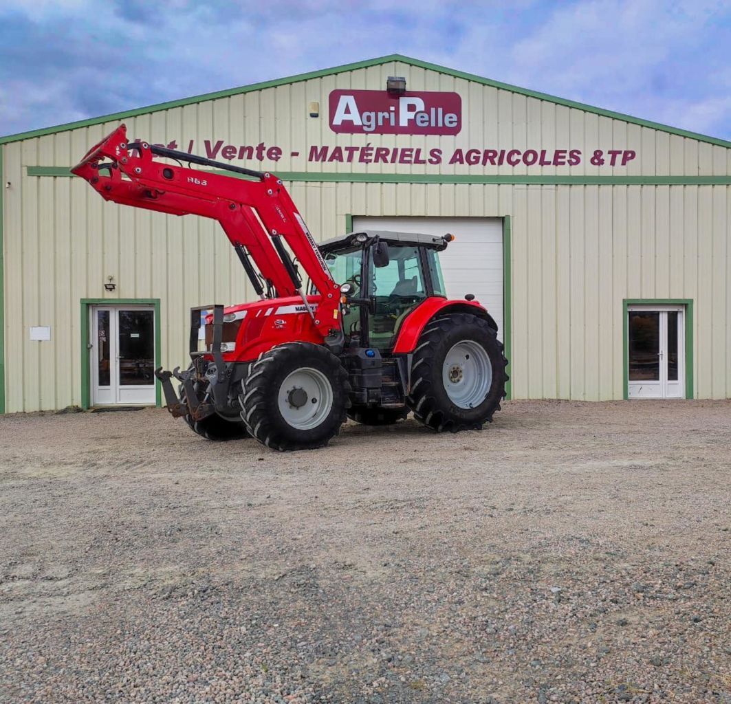 E-FARM: Massey Ferguson 6614 - Tractor - id QXZRSB9 - €47,000 - Year of construction: 2015 - Engine hours: 7,800,Engine power (HP): 140,France