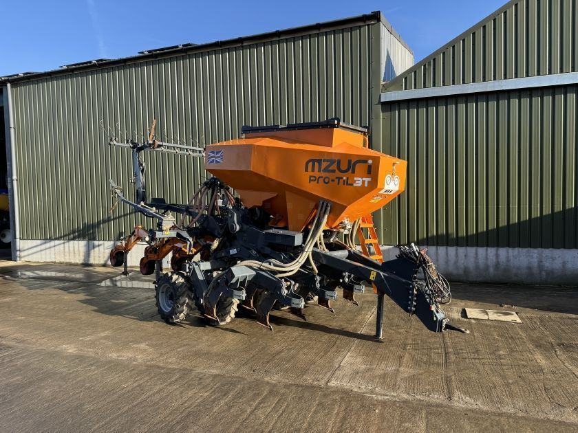 E-FARM: mzuri pro-til 3t **grain and fert** mzuri pro-til 3t **grain and fert** - Direktsaatmaschine - id C4HUZ2P - 36.253 € - Baujahr: 2018 - Vereinigtes Königreich